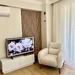 Comfy With Garden, Family Friendly In Lejlighed