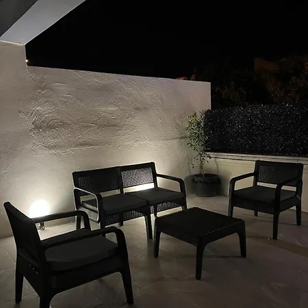 Comfy With Garden, Family Friendly In Apartament