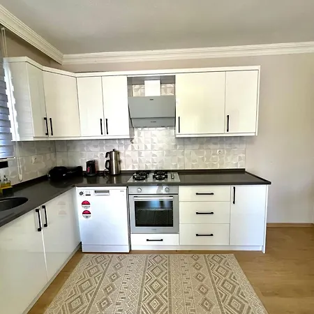 Comfy With Garden, Family Friendly In Lejlighed *