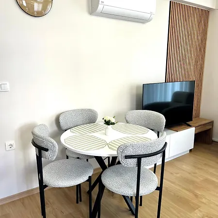 Comfy With Garden, Family Friendly In *