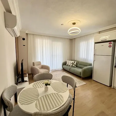 Comfy With Garden, Family Friendly In Apartament *