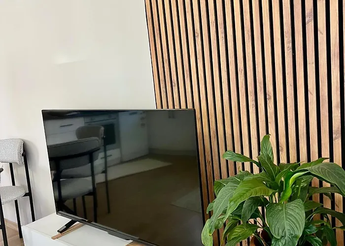 Comfy With Garden, Family Friendly In Apartmán