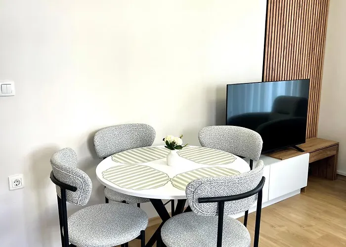 Comfy With Garden, Family Friendly In *