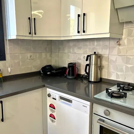 Comfy With Garden, Family Friendly In Apartman *