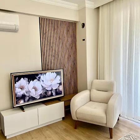Comfy With Garden, Family Friendly In Διαμέρισμα