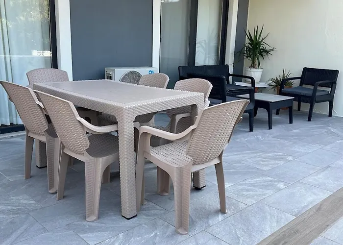 Comfy With Garden, Family Friendly In Apartman *