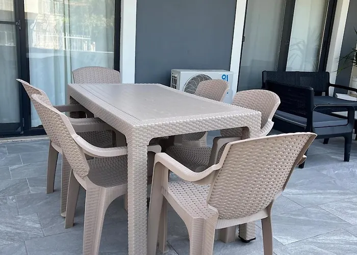 Comfy With Garden, Family Friendly In Apartman Fethiye