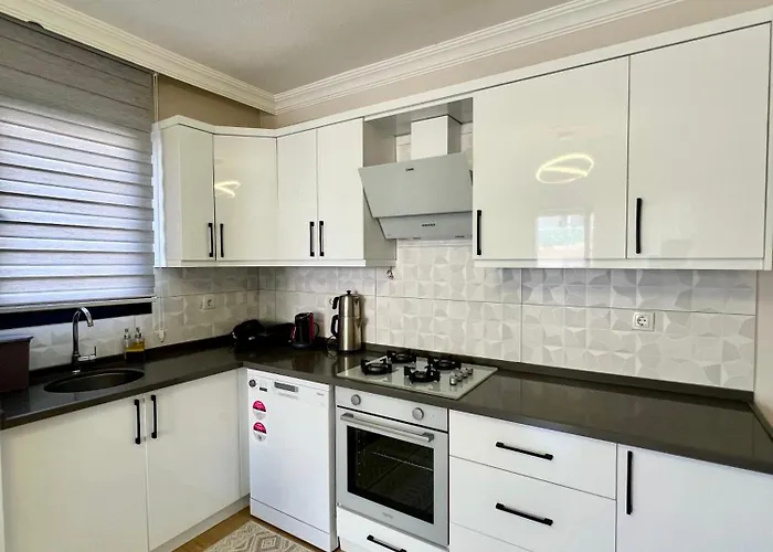 Apartman Comfy With Garden, Family Friendly In *