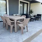 Comfy With Garden, Family Friendly In Apartment *